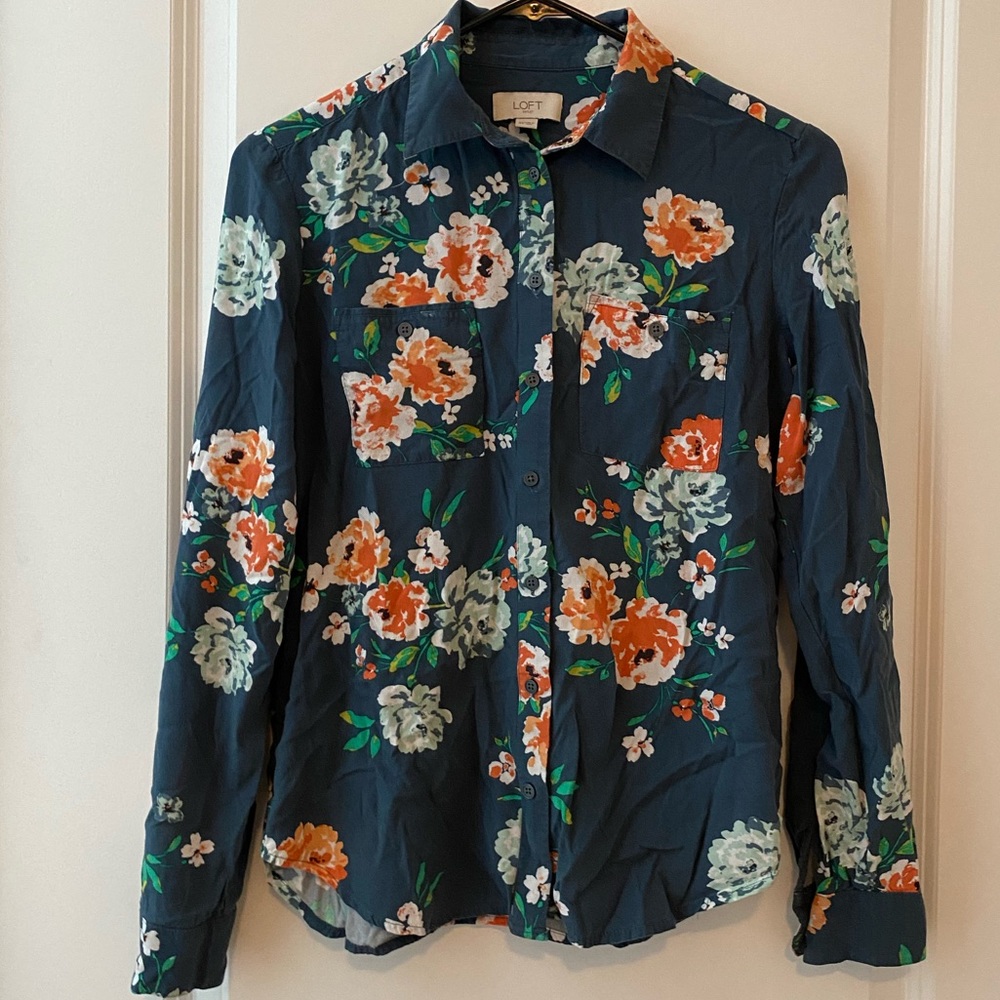 LOFT XS button down blouse with pockets